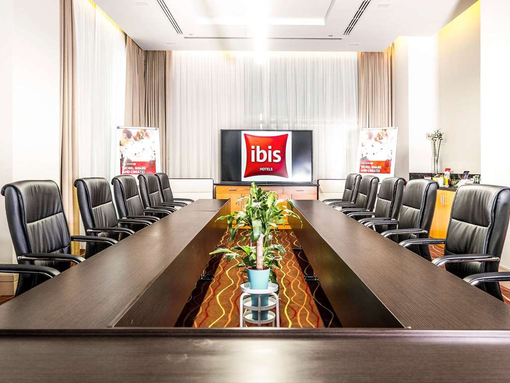 Ibis Mall Avenue Дубай Удобства фото